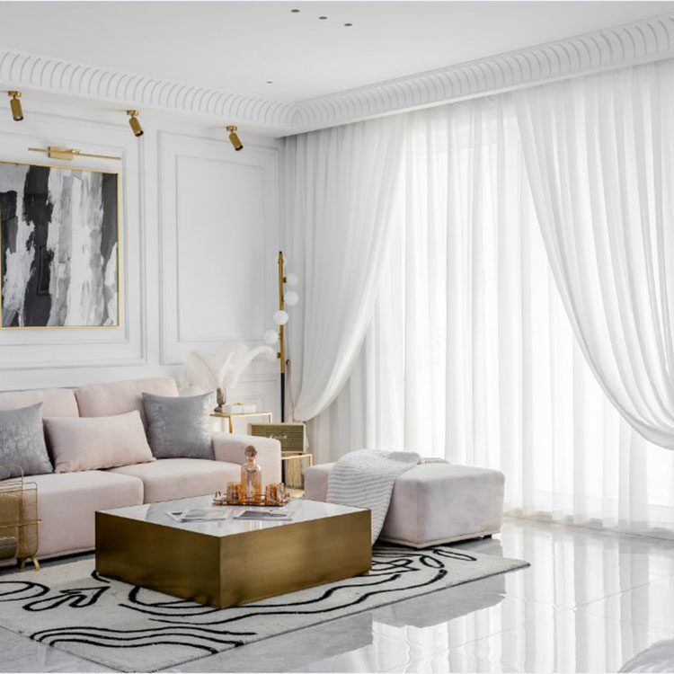 Kaip paprastos permatomos užuolaidos gali pakeisti jūsų namų atmosferą ir funkcionalumą?